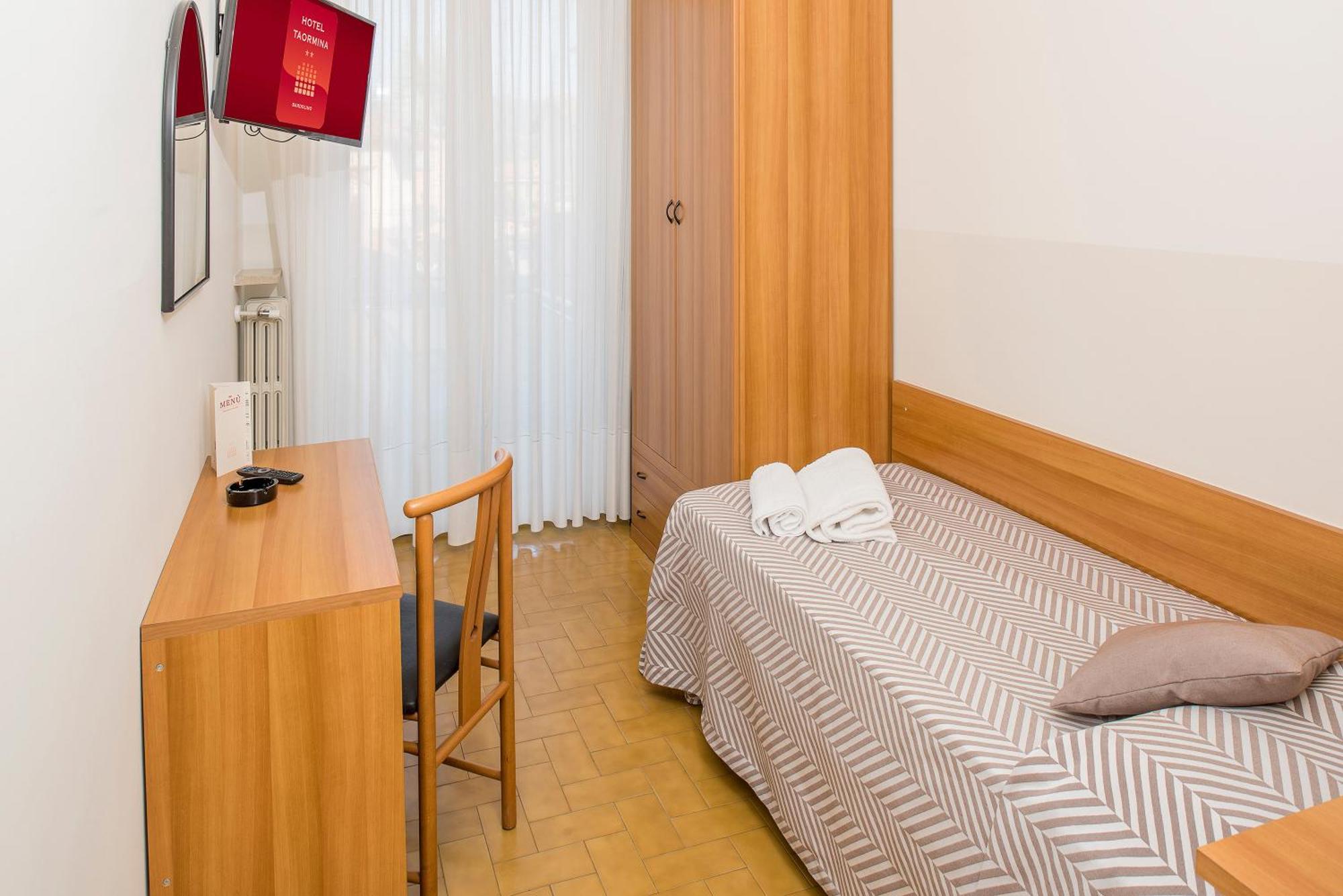 ברדולינו Hotel Taormina חדר תמונה